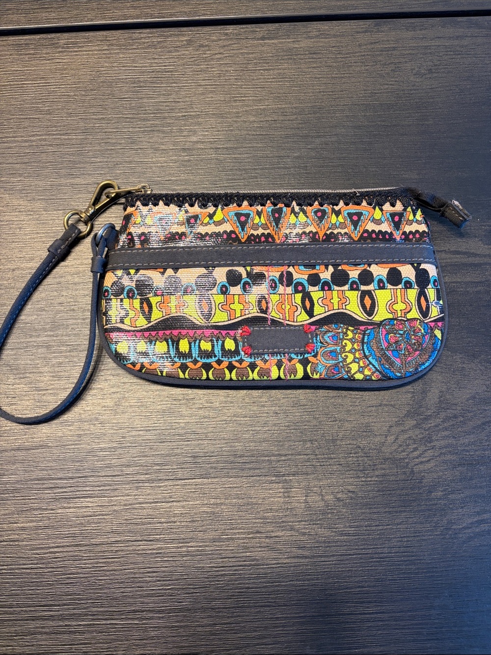 Multicolor Printed Wristlet Clutch - Vibrant Pattern
